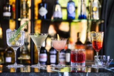 Kend dine cocktailglas – 5 forskellige slags til hjemmebaren 